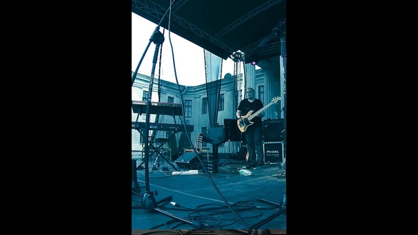 Open bass solo