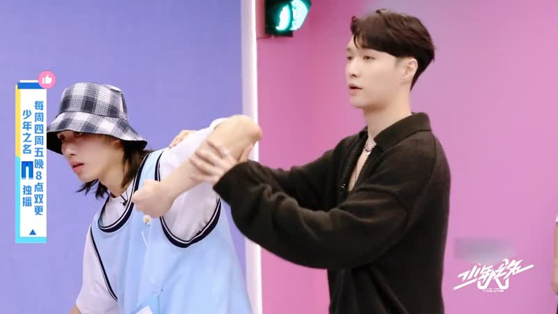 Zhang PD (张艺兴, Lay Zhang) is teaching Krump Show We Are