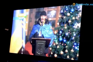 У Новорічну ніч біля ялинки золочів’янам транслювали Євромайдан