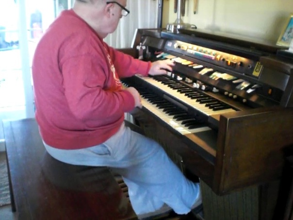 Mike Reed plays Sunshine Saturday Blues in G Major on the Hammond