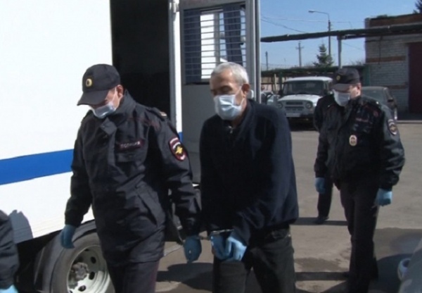 Курский суд приговорил «золотухинского маньяка» к 5 годам В Курской области суд вынес приговор 53-летнему мужчине, который прошлой осенью напал с ножом на двух 15-летних девочек. Он отправится