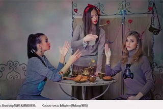 Susanna Models backstage Christmas Gifts