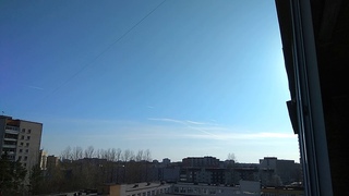 Над городом летают самолеты в одном направлении
