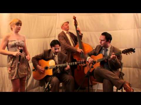 Bernies Tune Jonny Hepbir Trio with Sara Oschlag Gypsy Swing